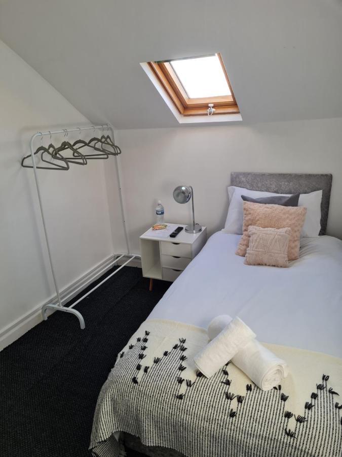 Shm Stays Hs2 Workers Great For Long Term Stays & Short Stays, 15 Min Drive To City Centre & Airport 2 Min Walk To Shops And Train Station Μπέρμιγχαμ Εξωτερικό φωτογραφία